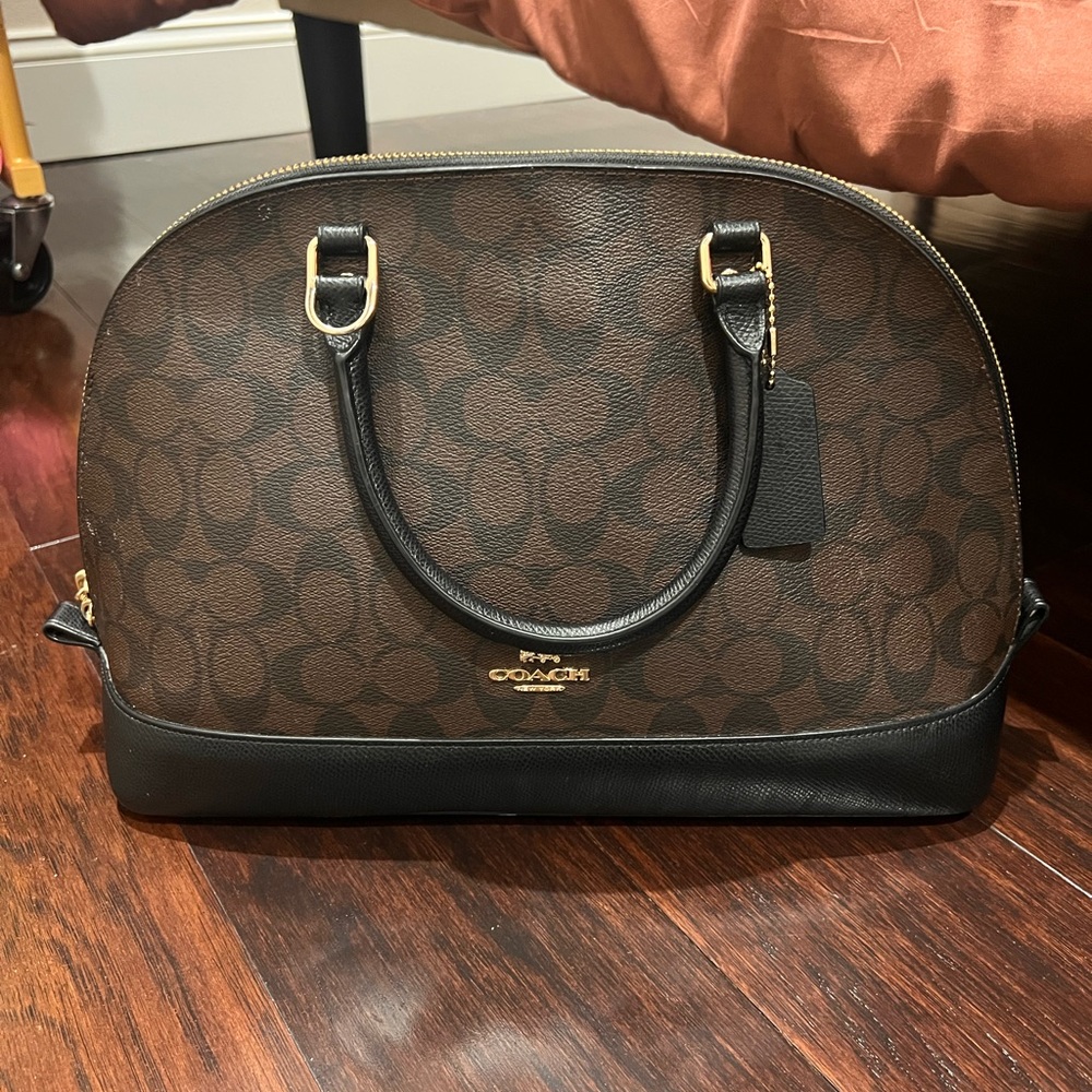 EUC Medium dark brown and black purse with shoulder strap